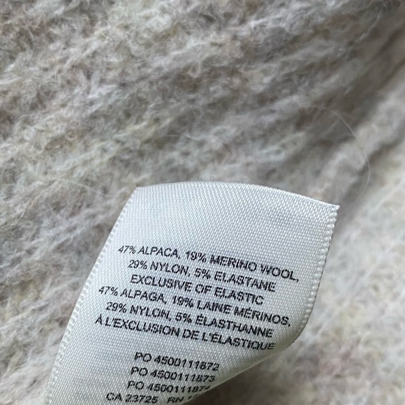 Aritzia Babaton - extremely soft Wool Sweater with Matching Belt - like new - Picture 12 of 12